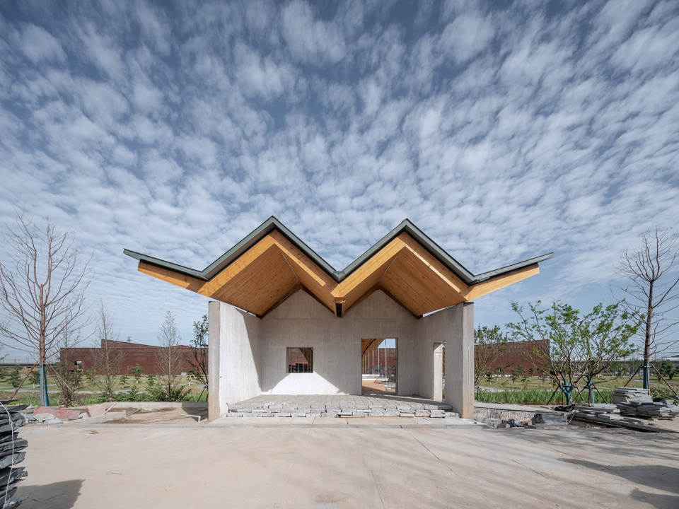 The newly built bridge head © Liangshan