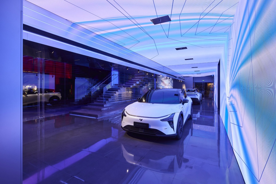 Charming lighting atmosphere © Charlie Xia 