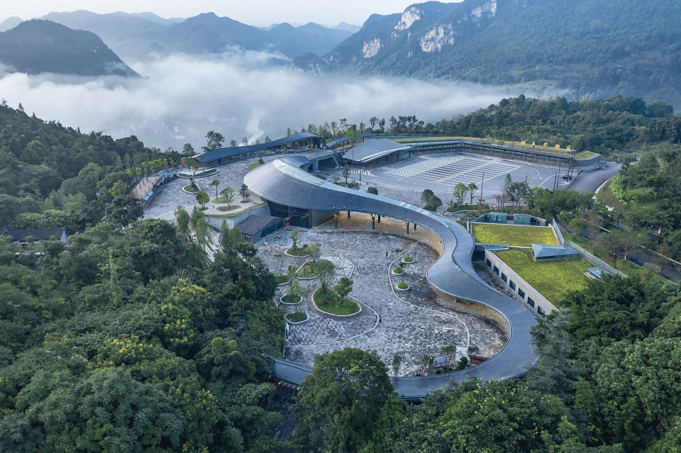 Overlook to the entrance and the valley © Wang Ziling