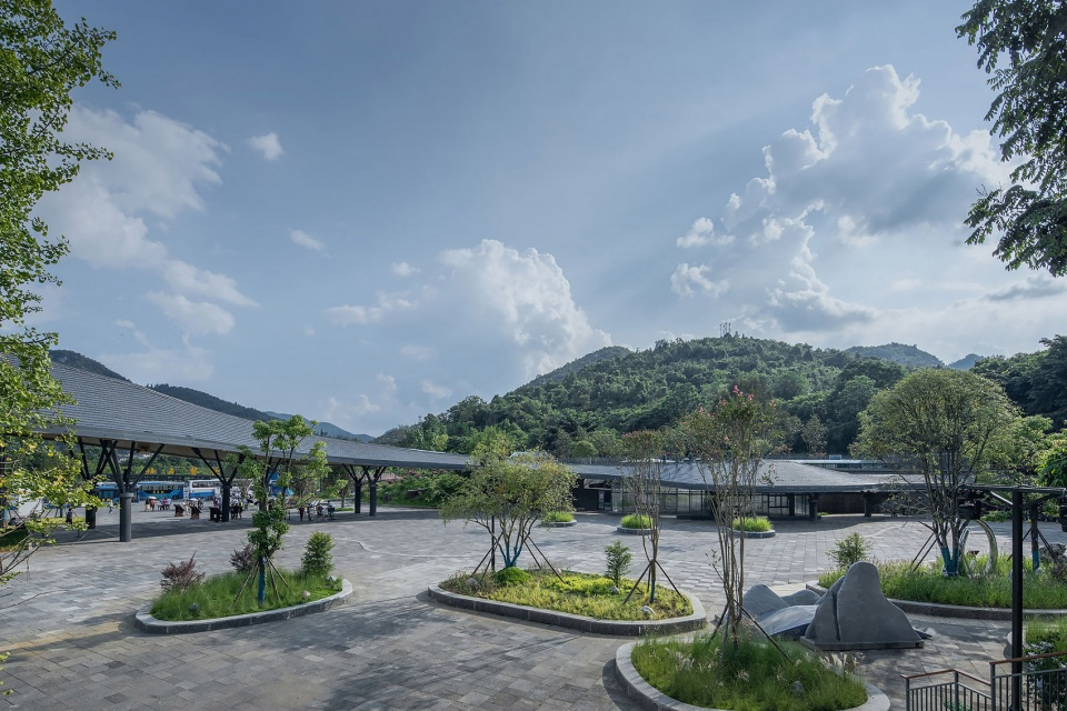 Entrance distribution plaza © Wang Ziling