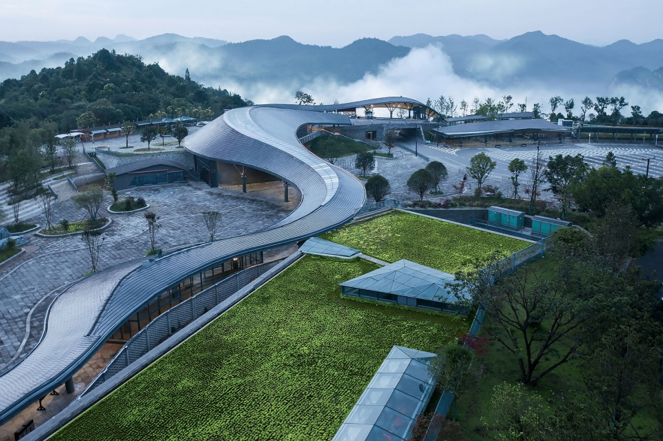 The management room is hidden under the green slope, © Wang Ziling