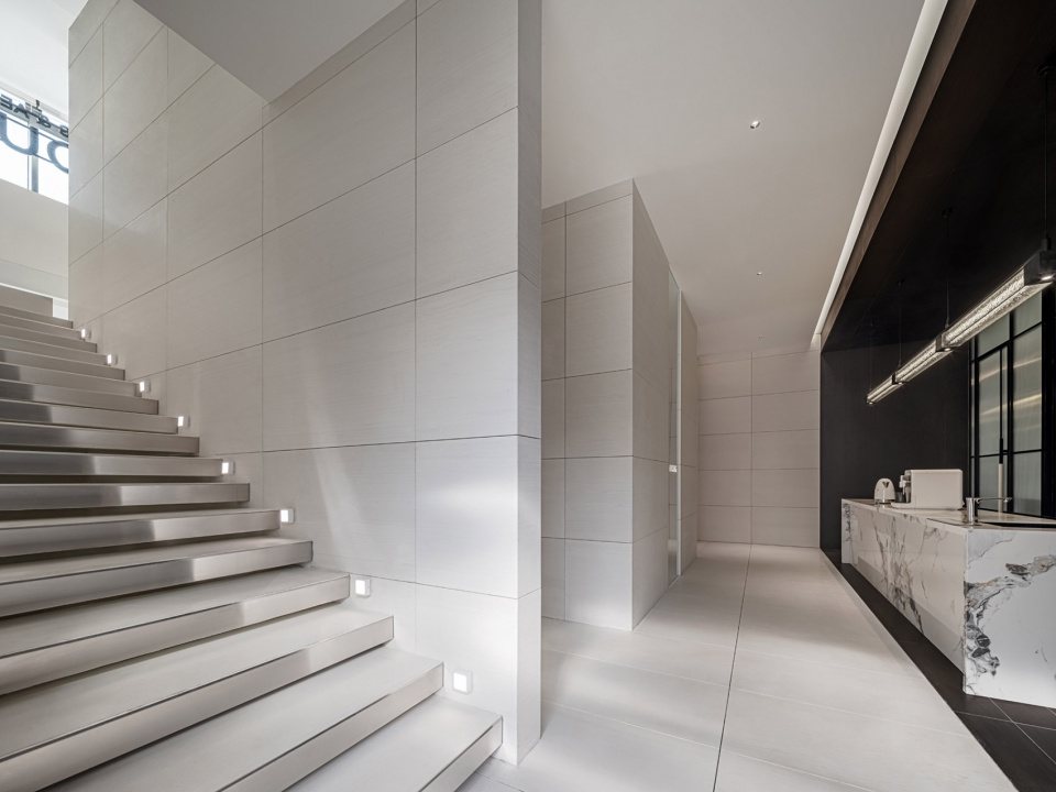 Overview of the bar area and staircase © WYAP Image