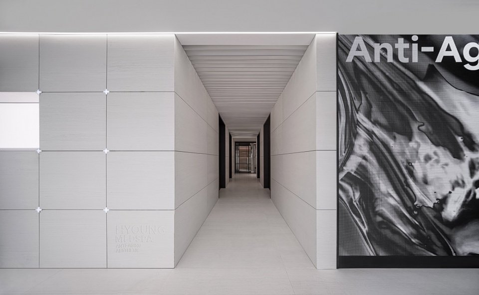 Overview of the second-floor corridor © WYAP Image