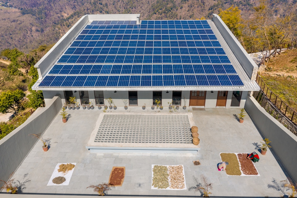 The solar roof ©Noughts & Crosses LLP