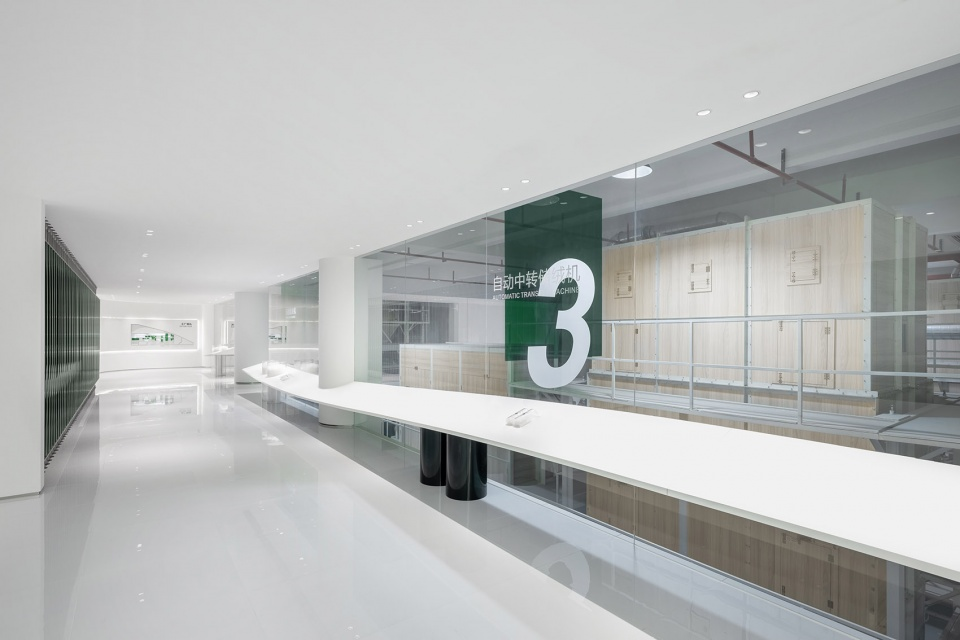 A display platform with a sense of flow runs through the entire space ©Meng Qingwei, Xie Yilun, Wu Ruozheng