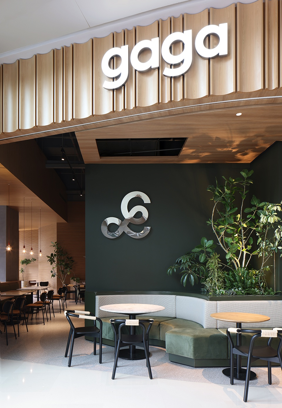 Entrance inside the mall © Xiaole