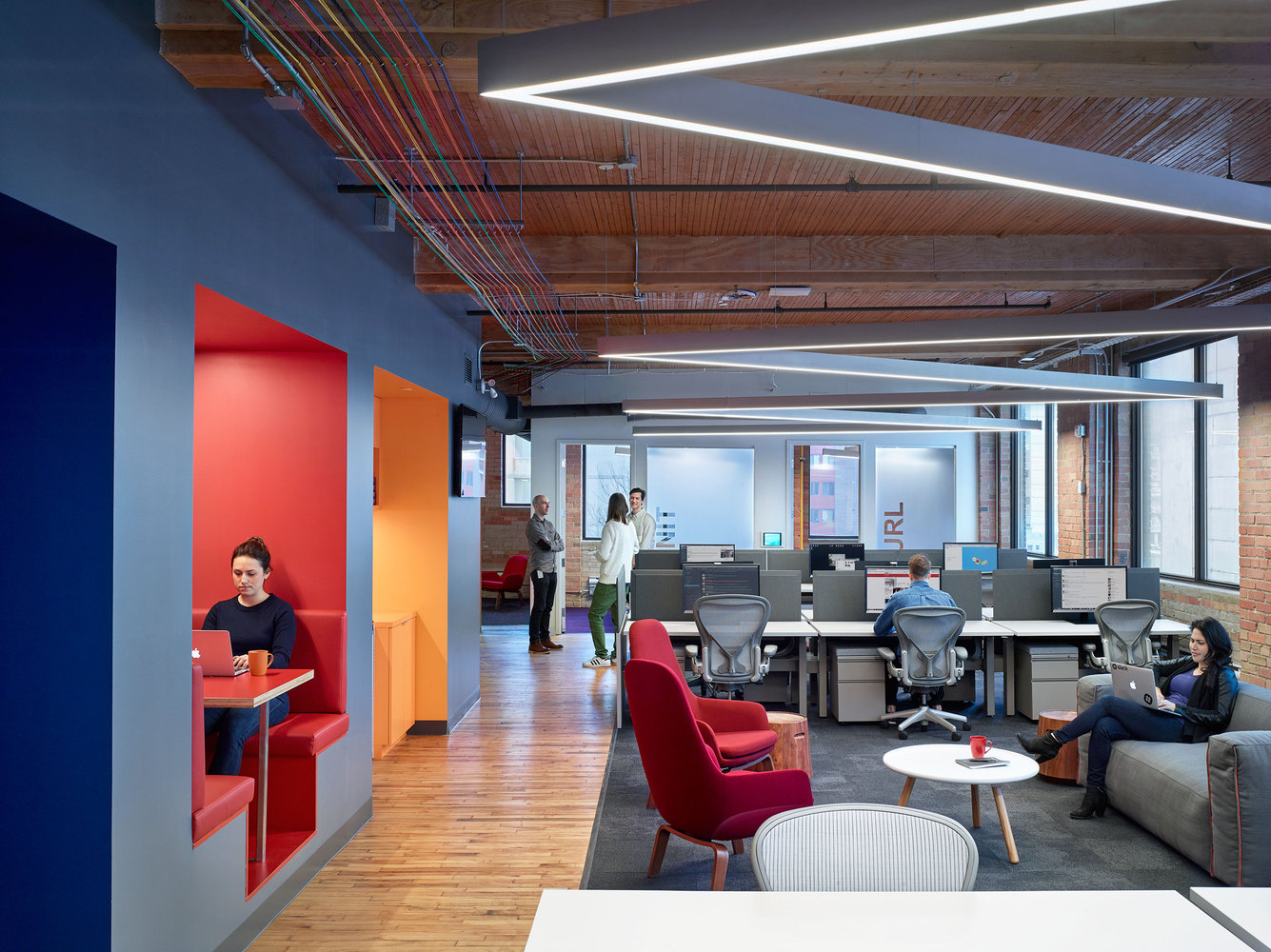洋書 Innovative Office Design Innovative Office Design for Tech Companies: A Case Study of